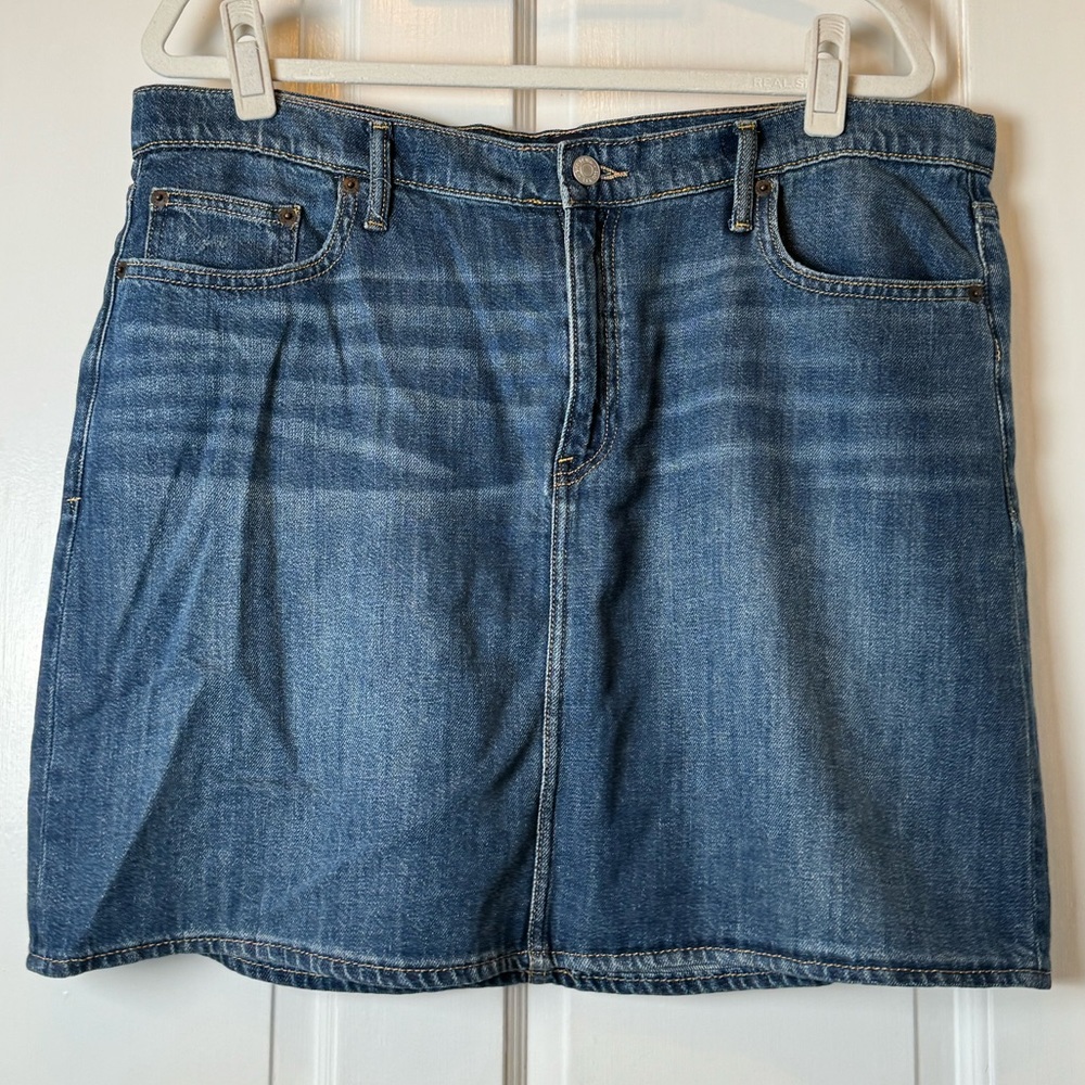 Gap denim skirt, size 33
